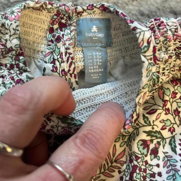 Baby Gap - Carter’s Girls' Two-Piece Outfit Blouse & White Jeans 6 Months - Picture 3 of 8